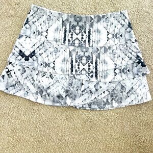 Lucky in love scallop tiered tennis skirt size large